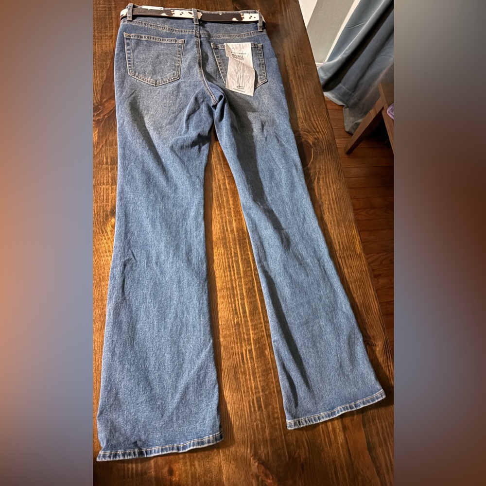Almost Famous Y2K Mid Rise Bootcut Jeans Size 7 Blue Denim Cow Design Belt